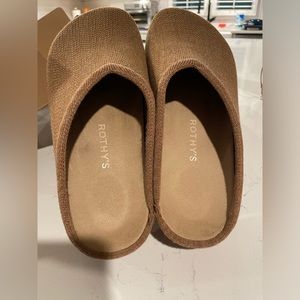 Brand new in the box never worn Rothy’s clogs